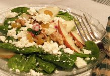 Spinach salad with pears, walnuts and feta cheese