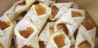 Jam-filled (bowtie) cookies