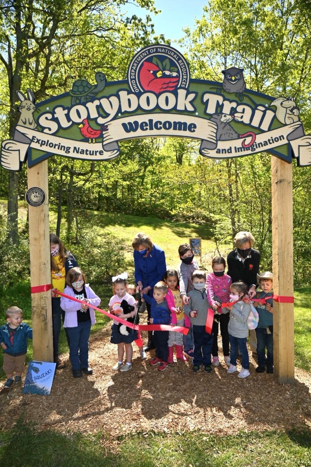 Ohio first lady Fran DeWine and Ohio Department of Natural Resources Director Mary Mertz at today’s ribbon cutting. DeWine and Mertz were among the first to walk along Ohio’s newest Storybook Trail at Burr Oak State Park in Morgan County. 