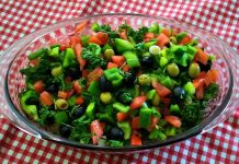 Fresh Green Pepper Tomato Salad