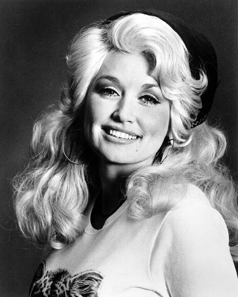 DeWine signs proclamation declaring Sept. 25 ‘Dolly Parton Day’